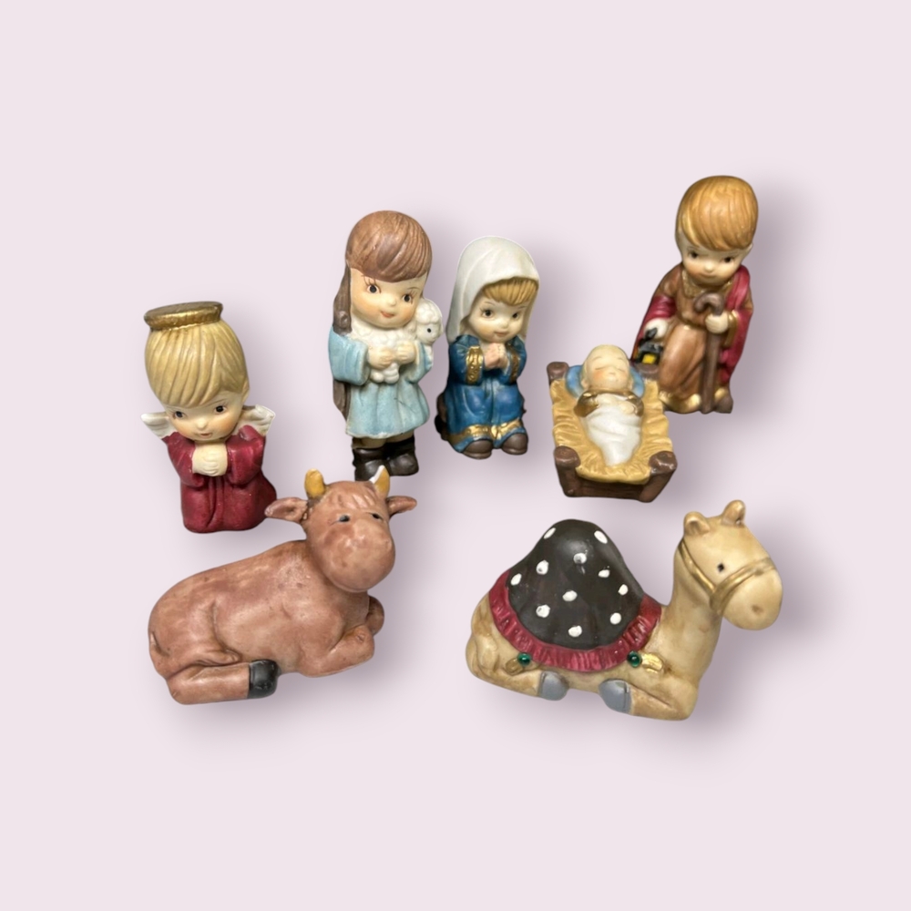 SOLD. 13pc Holiday Gatherings Porcelain Nativity Manger Scene - Picture 2 of 7